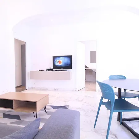 Fantastic 3 Apartment, Bnbrickeys Apartment Beausoleil